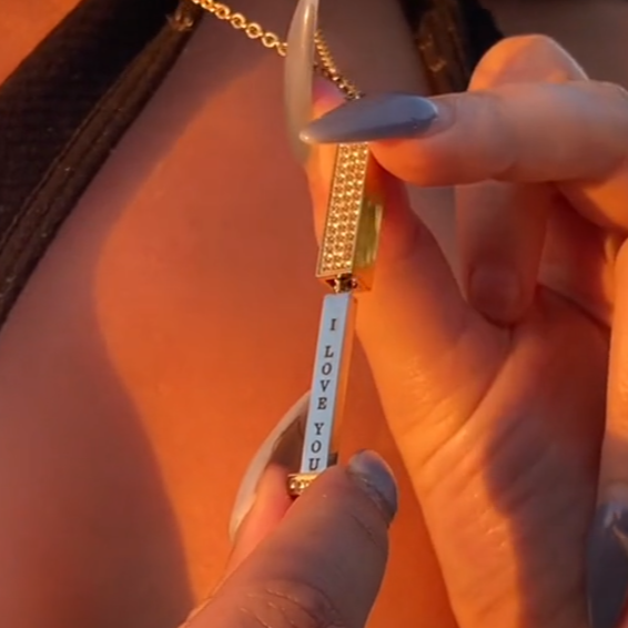 Collier 'I Love You' - Een sieraad van eeuwige liefde
